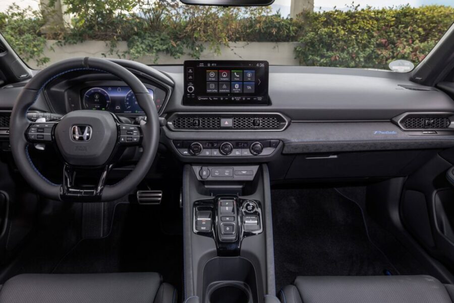 het standaard interieur van de honda prelude